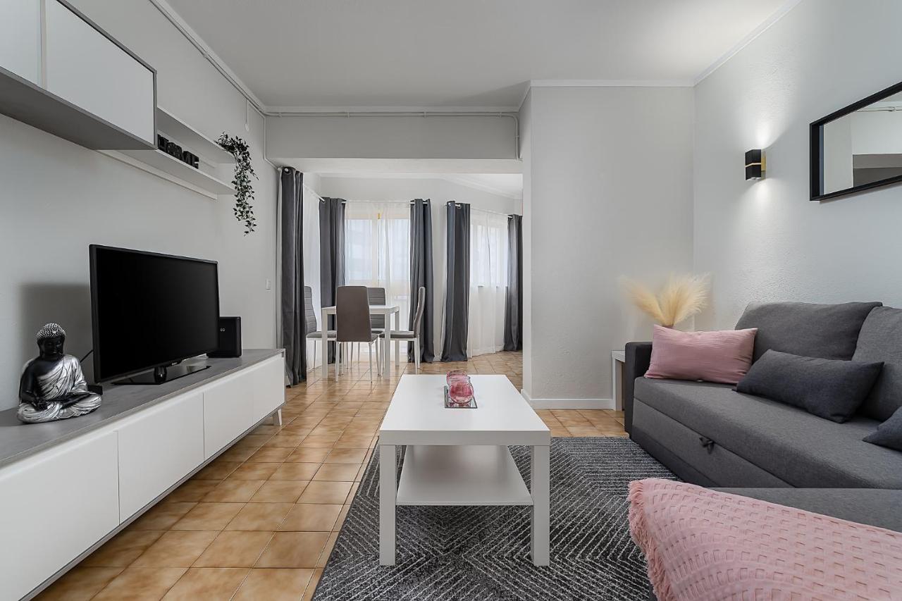 Sunny Flat W/ Balcony & Pool By Lovelystay Portimão Exterior foto